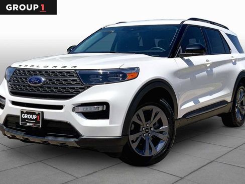 Used 2022 Ford Explorer XLT w/ Equipment Group 202A RWD image 1