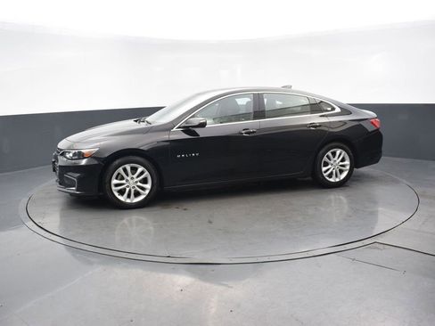 Used 2017 Chevrolet Malibu LT image 2