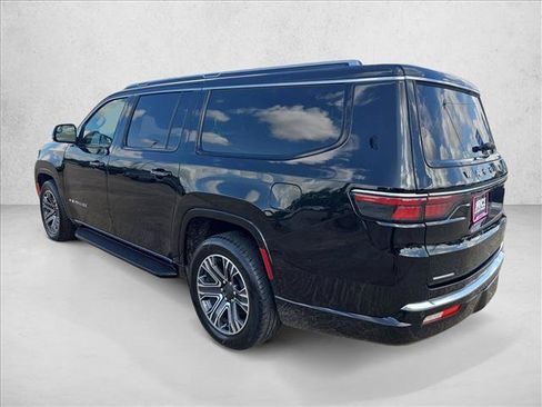 Used 2023 Jeep Wagoneer L Series II AWD/4WD image 8
