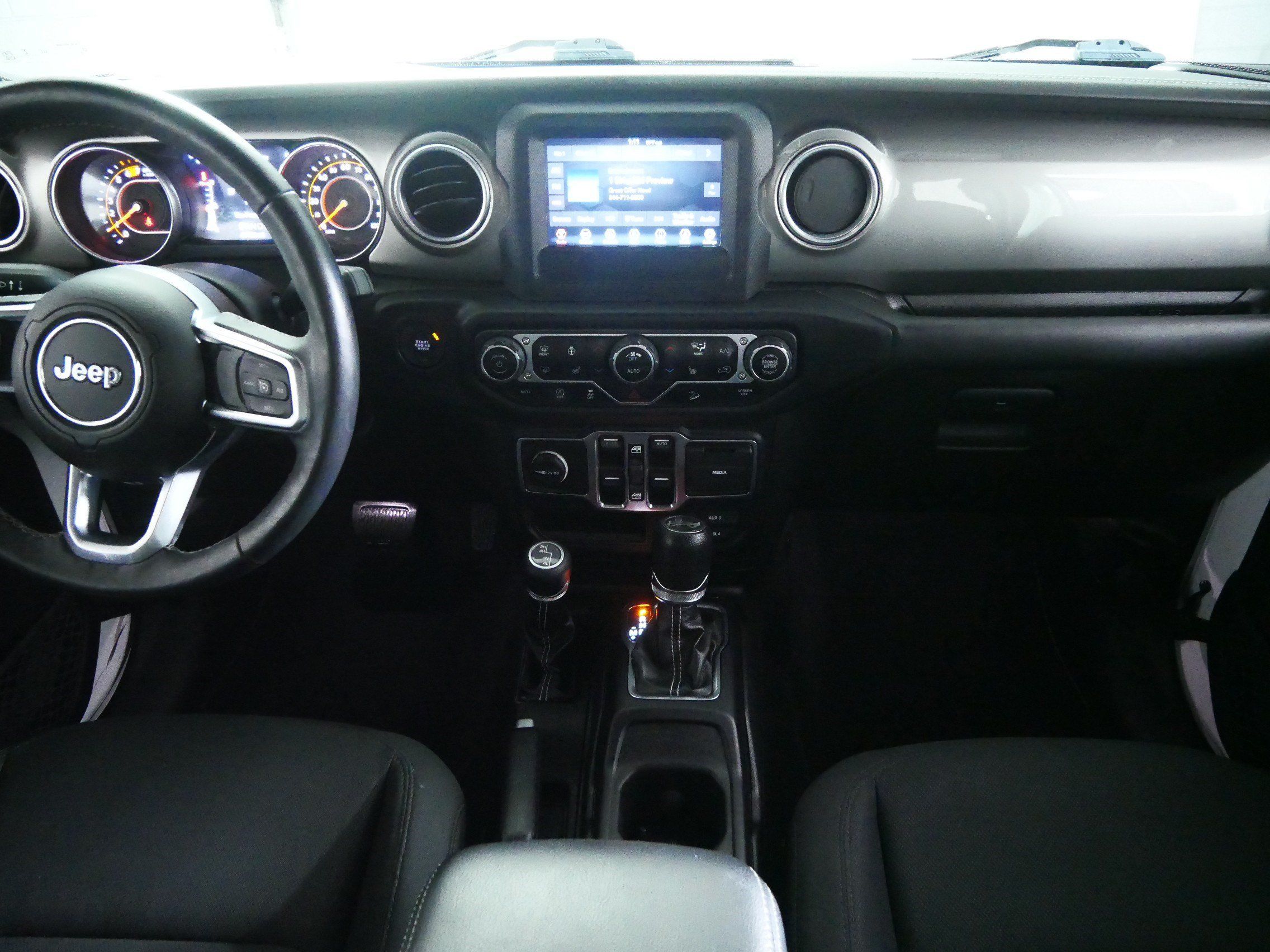 Used 2018 Jeep Wrangler Unlimited Sahara AWD/4WD image 10