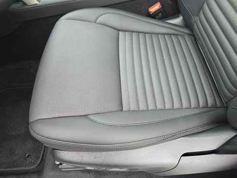 New 2025 Land Rover Discovery Sport S image 29