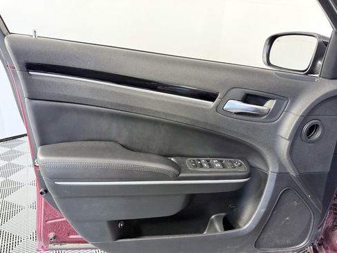 Used 2023 Chrysler 300 Touring w/ Sport Appearance Package image 9