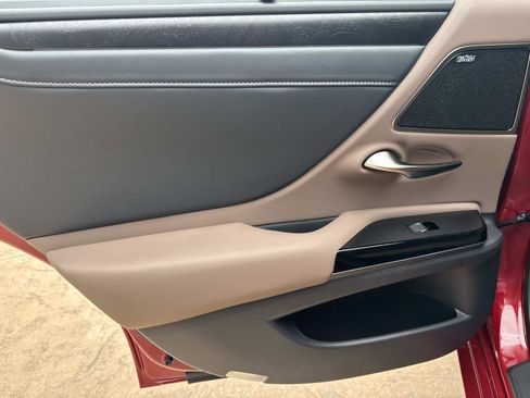 New 2025 Lexus ES 350 Ultra Luxury image 11