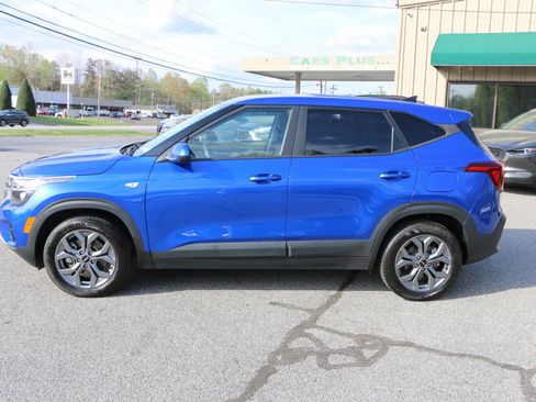 Used 2024 Kia Seltos LX image 2