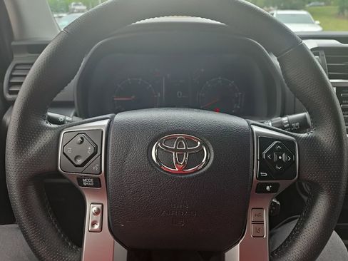 Used 2022 Toyota 4Runner SR5 AWD/4WD image 7