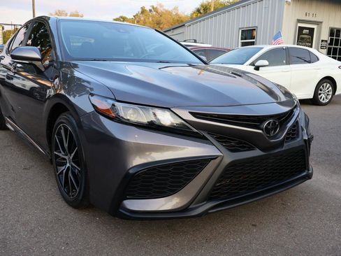 Used 2023 Toyota Camry SE w/ Convenience Package FWD image 3