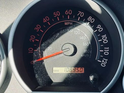 Used 2010 Toyota Tundra 4x4 CrewMax image 12