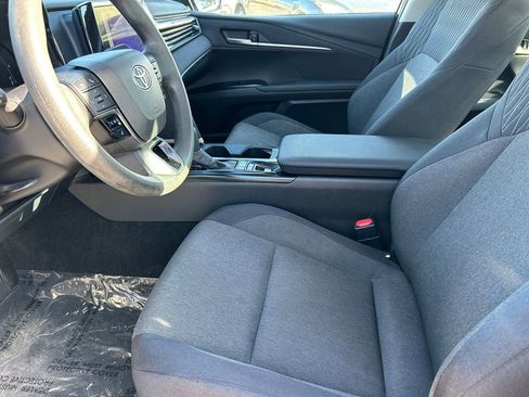 Used 2025 Toyota Camry LE image 11