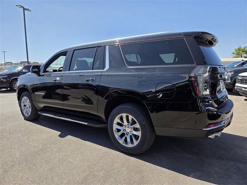 New 2025 Chevrolet Suburban Premier image 3