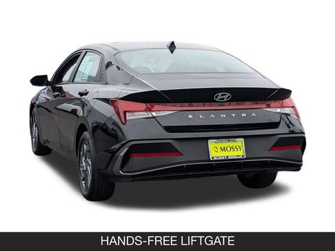 Used 2024 Hyundai Elantra SEL FWD image 7