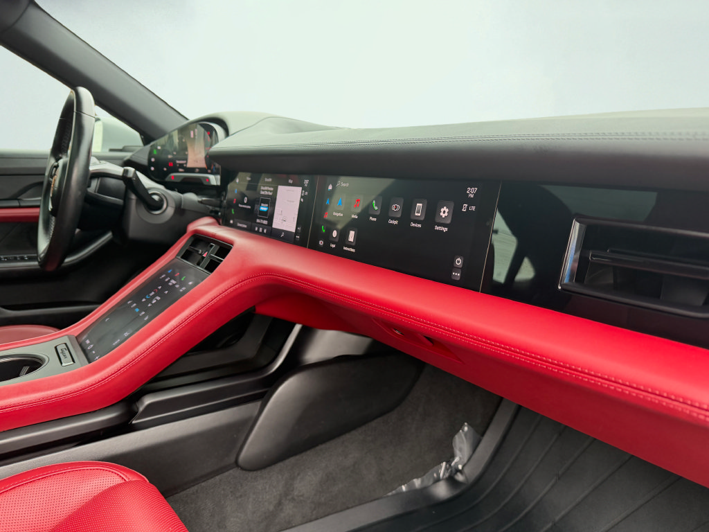 Used 2022 Porsche Taycan RWD image 44
