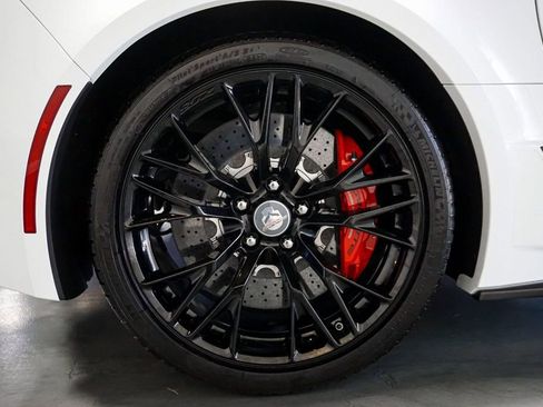 Used 2019 Chevrolet Corvette Z06 w/ Z07 Performance Package RWD image 46