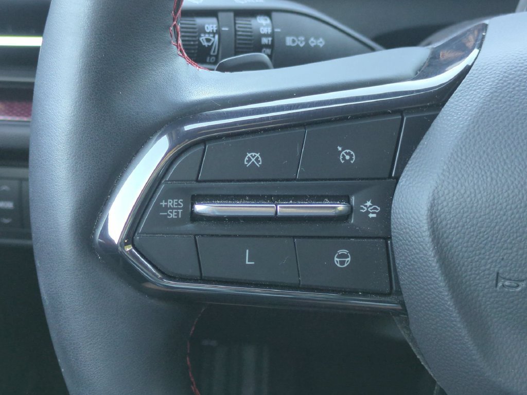 Used 2025 Chevrolet Traverse RS FWD image 28