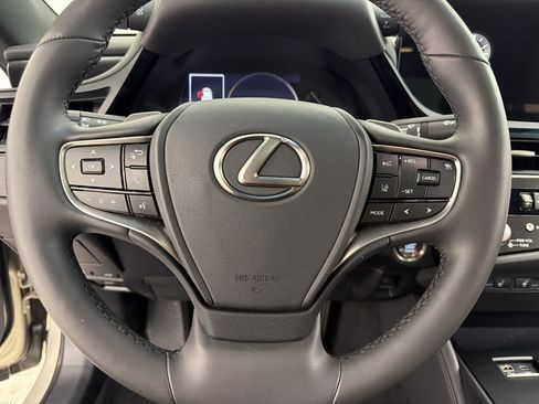 Certified 2023 Lexus ES 250 w/ Premium Package AWD/4WD image 12