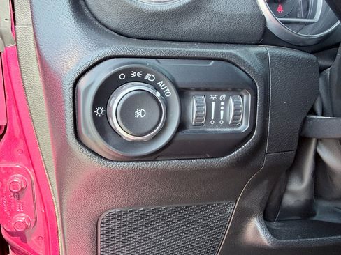 Used 2022 Jeep Wrangler Unlimited Sahara w/ Cold Weather Group AWD/4WD image 11