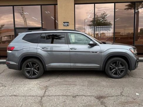 Used 2021 Volkswagen Atlas SE w/ Panoramic Sunroof Package image 2