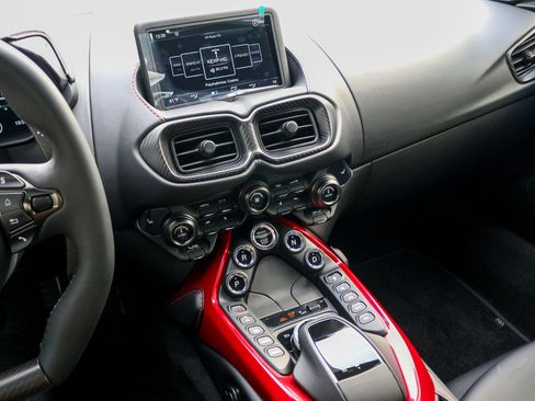 Used 2021 Aston Martin V8 Vantage Coupe RWD image 13