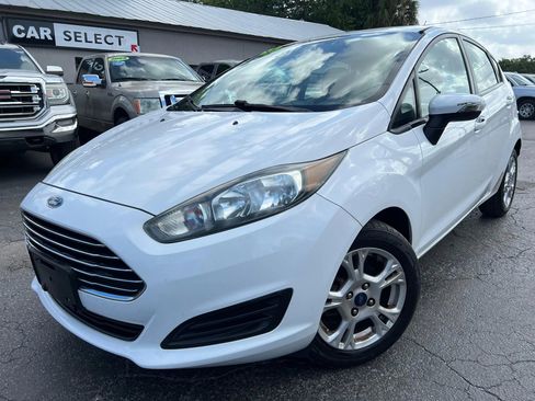 Used 2015 Ford Fiesta SE image 1