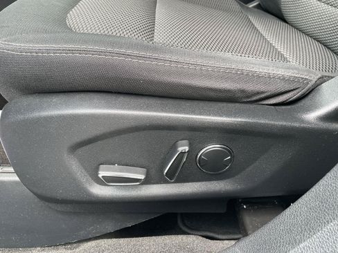 Certified 2018 Ford Explorer XLT FWD image 11