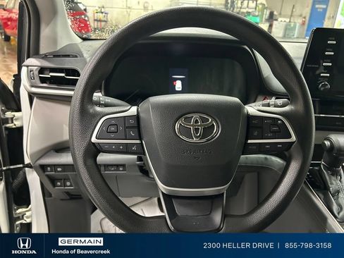 Used 2021 Toyota Sienna LE FWD image 16