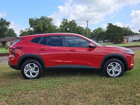 New 2026 Chevrolet Trax LS w/ LS Convenience Package FWD image 37