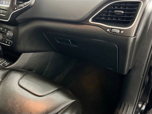 Used 2021 Jeep Cherokee Trailhawk image 35