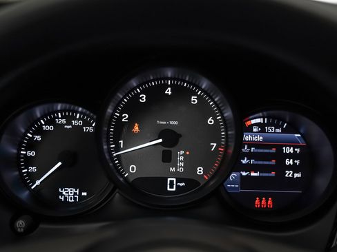 Certified 2025 Porsche Macan S image 18