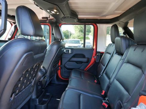 Used 2019 Jeep Wrangler Unlimited Rubicon w/ Cold Weather Group AWD/4WD image 11