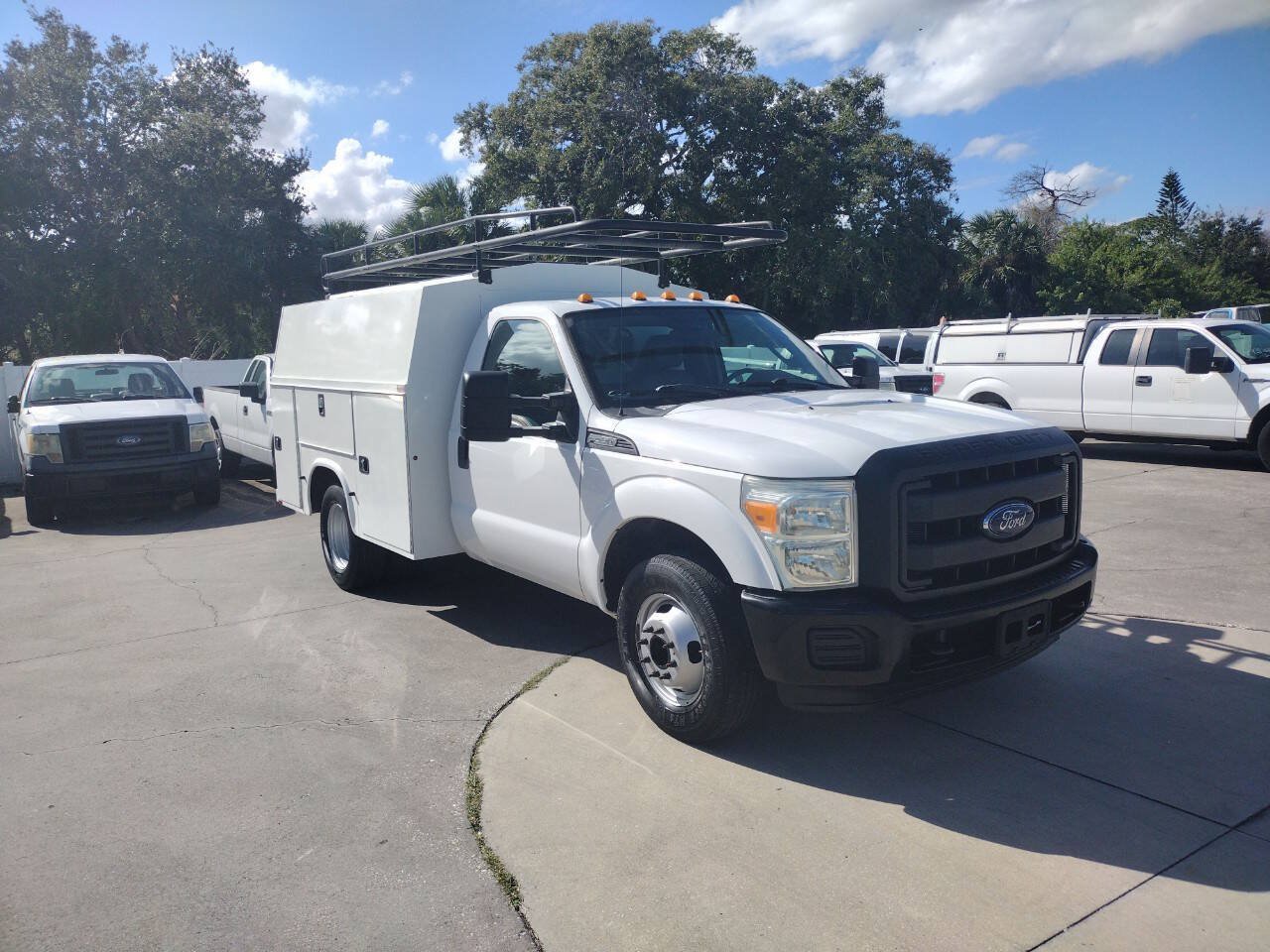 Used 2015 Ford F350 XL RWD image 2