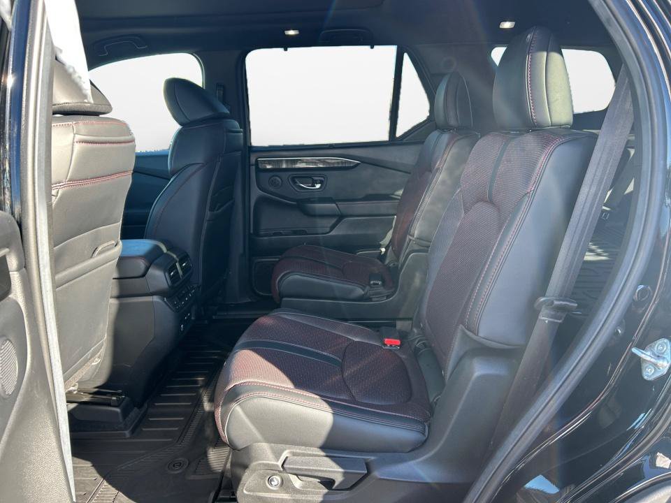 Certified 2025 Honda Pilot Black Edition image 13
