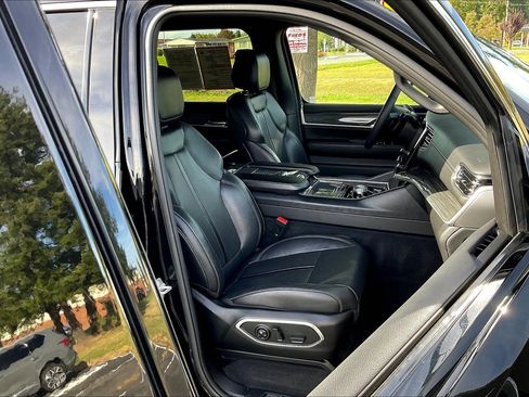 Used 2022 Jeep Wagoneer Series II image 7