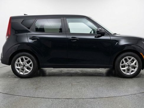 Used 2025 Kia Soul LX w/ LX Technology Package image 9