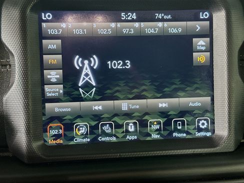 Used 2020 Jeep Wrangler Unlimited Sahara AWD/4WD image 19