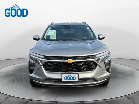 Used 2025 Chevrolet Trax LT w/ LT Convenience Package image 8