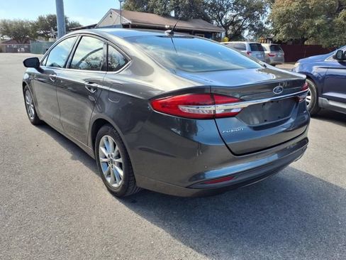 Used 2017 Ford Fusion SE FWD image 5