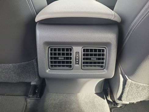 Used 2019 Toyota Camry XLE w/ Carpet Mat Package image 29