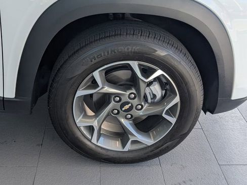 Used 2025 Chevrolet Trax LT w/ Driver Confidence Package image 16