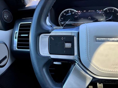 Used 2023 Land Rover Discovery Metropolitan Edition image 21