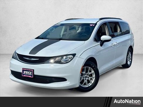Used 2021 Chrysler Voyager Lxi image 1