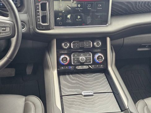 Used 2024 GMC Yukon Denali w/ Denali Reserve Package RWD image 21