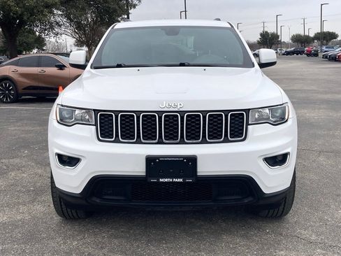 Used 2021 Jeep Grand Cherokee Laredo image 2