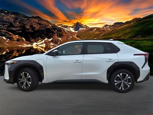 Used 2025 Toyota bZ4X FWD image 3