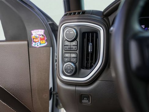 Used 2023 GMC Sierra 2500 Denali w/ Denali Ultimate Package AWD/4WD image 18