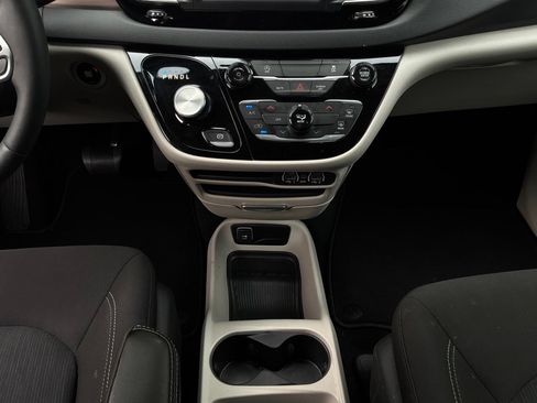 Used 2024 Chrysler Voyager LX FWD image 16