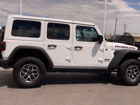 Used 2026 Jeep Wrangler Unlimited Rubicon AWD/4WD image 2