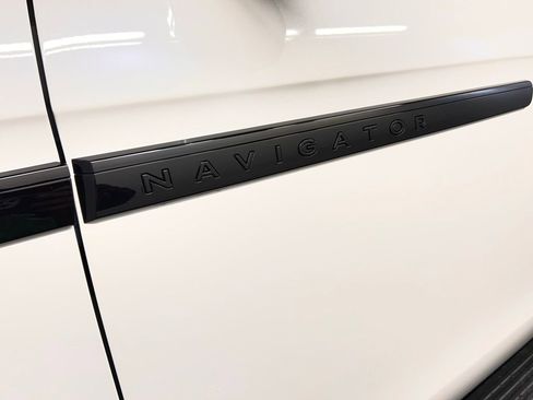 Used 2025 Lincoln Navigator Reserve w/ Jet Appearance Package AWD/4WD image 47