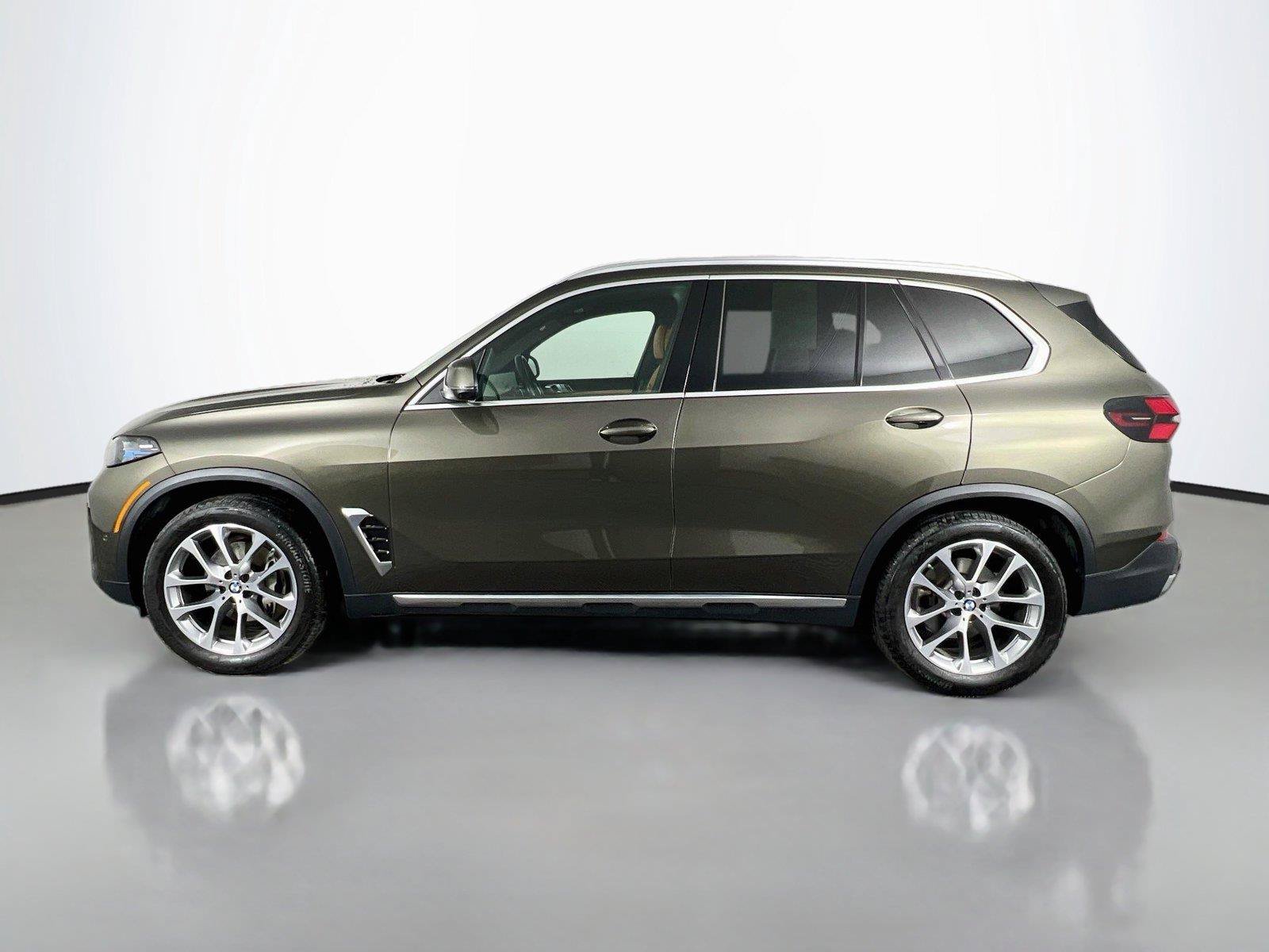 Used 2026 BMW X5 xDrive40i w/ Climate Comfort Package AWD/4WD image 3