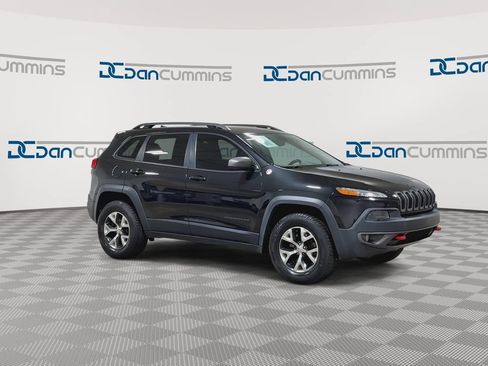 Used 2016 Jeep Cherokee Trailhawk AWD/4WD image 3
