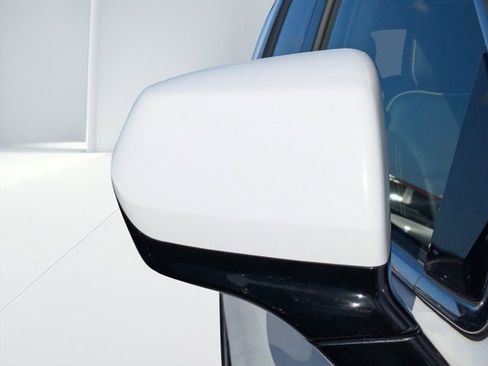 Used 2024 GMC Yukon SLT image 9