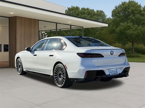 Used 2025 BMW i7 eDrive50 w/ M Sport Package image 10